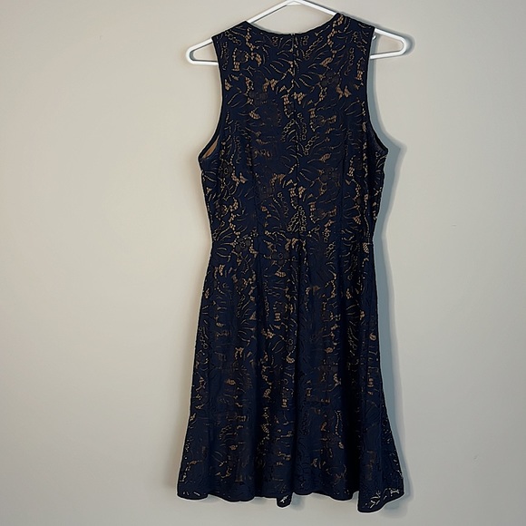 Banana Republic navy lace cocktail dress fit for any occasion - Picture 4 of 6